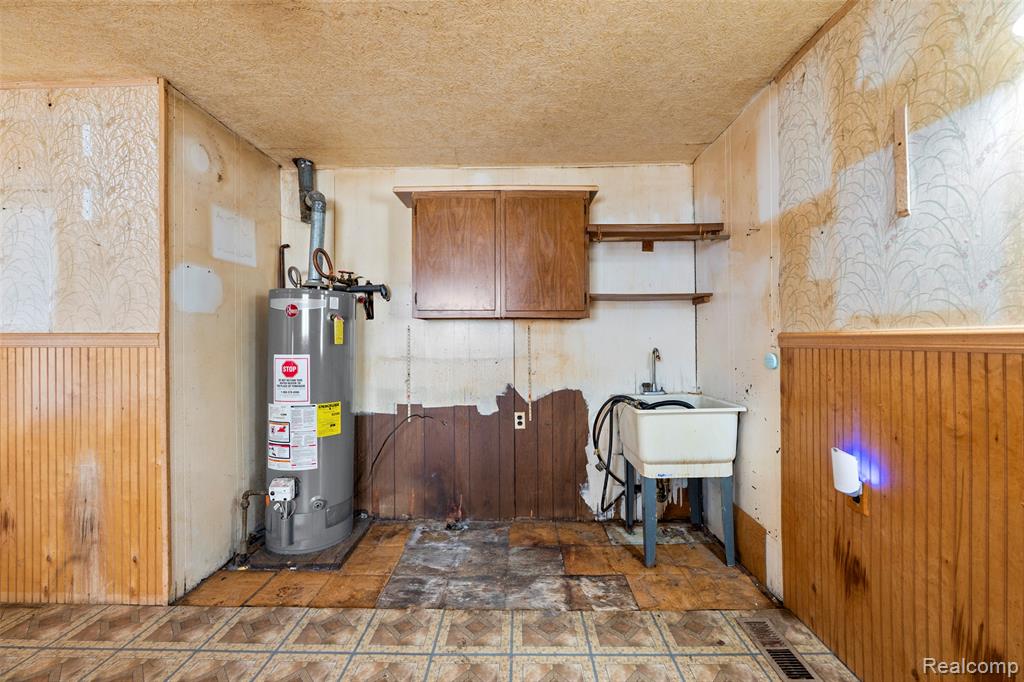 6826 Republic Avenue, Warren, MI 48091 — Photo 17