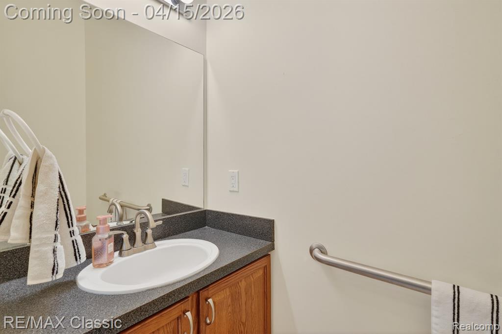 652 Woodside Drive, Milford, MI 48381 — Photo 10