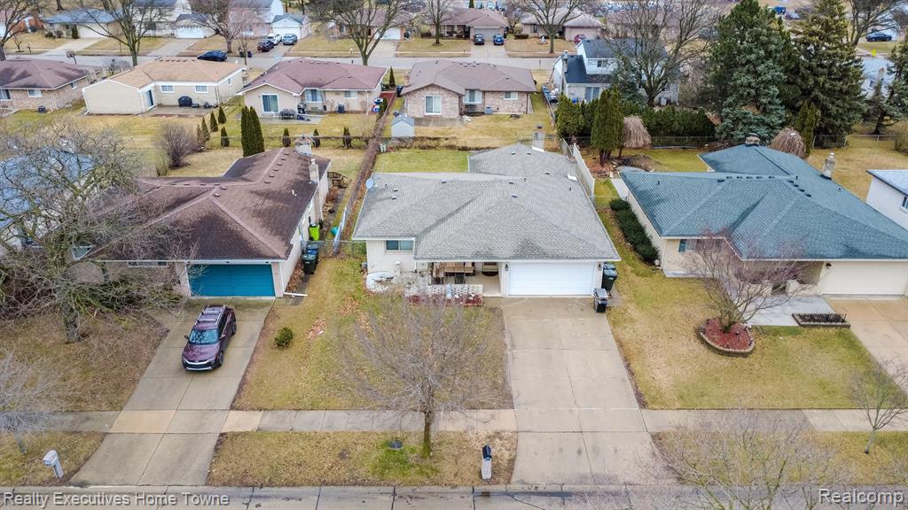 39654 EDGEMONT Drive, Sterling Heights, MI 48310 — Photo 38
