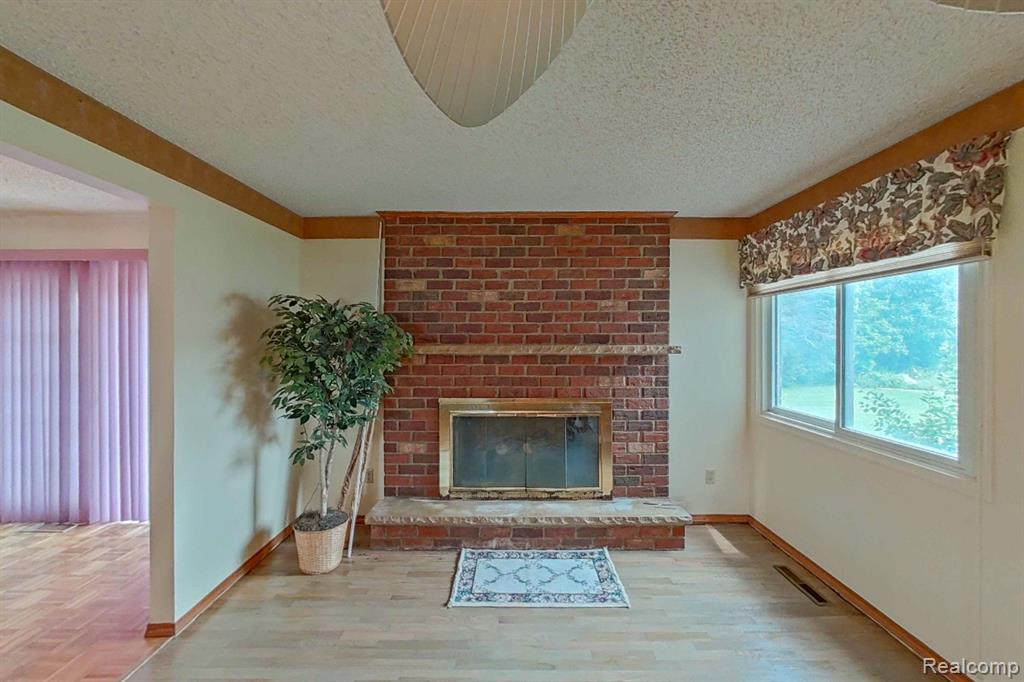 4395 OLD CARRIAGE Road, Flint, MI 48507 — Photo 11