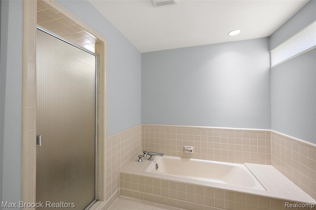 5175 Woodlands Drive, Bloomfield Hills, MI 48302 — Photo 16