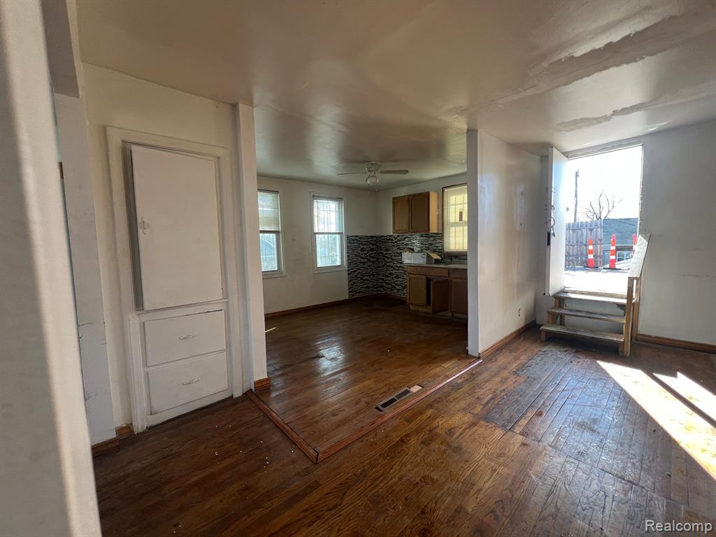 13837 Conant Street, Hamtramck, MI, 48212