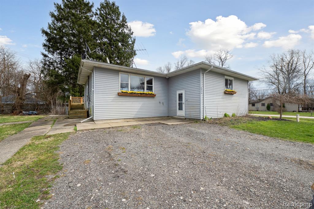 9014 GROVE Drive, Whitmore Lake, MI 48189 — Photo 24