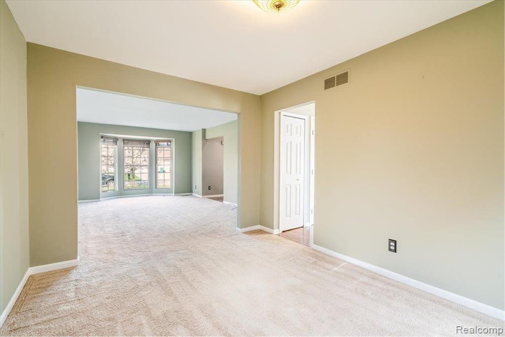 9429 MADISON Drive, Belleville, MI 48111 — Photo 8