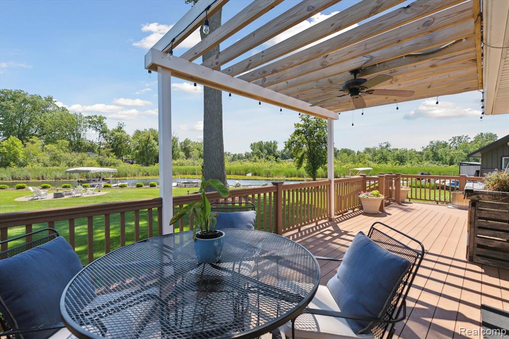 319 Angola Street, Wolverine Lake, MI 48390 — Photo 37