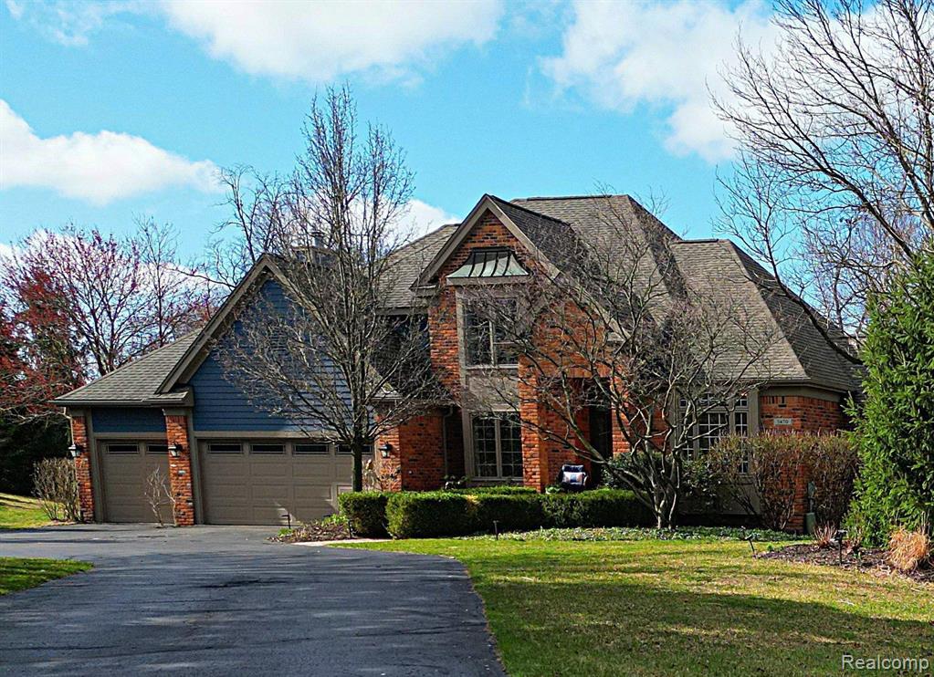 5470 HURON HILLS Drive, Commerce Twp, MI 48382 — front exterior
