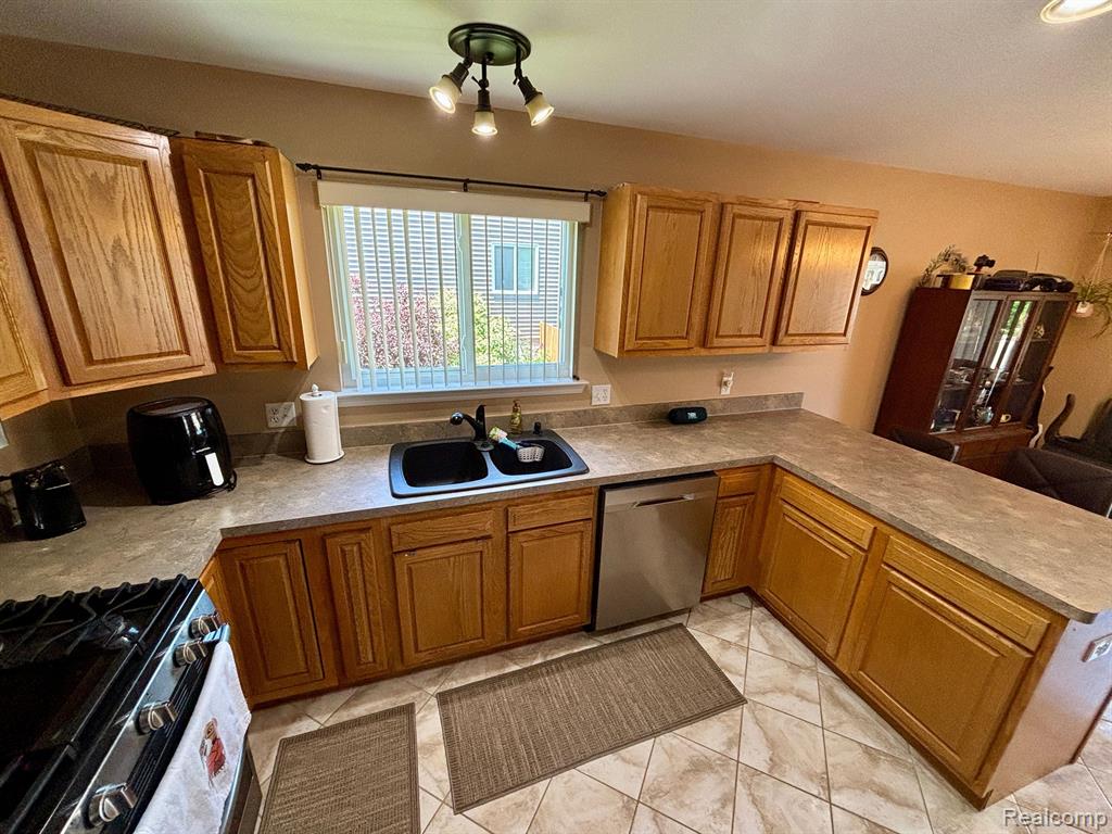 4860 CAMELOT Drive, Kimball, MI — Photo 10