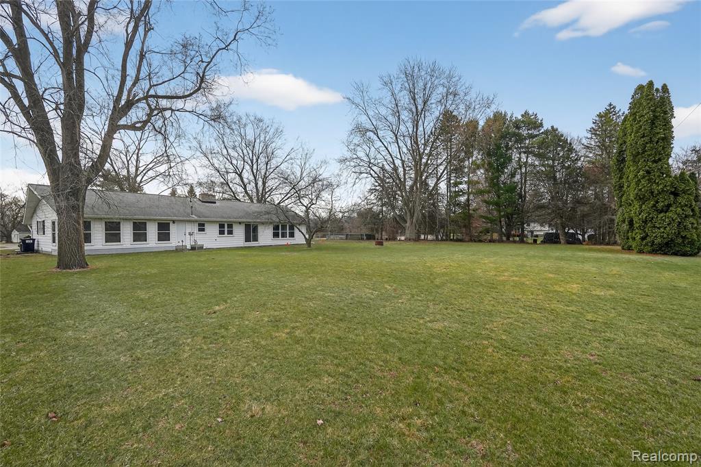 10960 Heather Lane, Whitmore Lake, MI 48189 — Photo 34