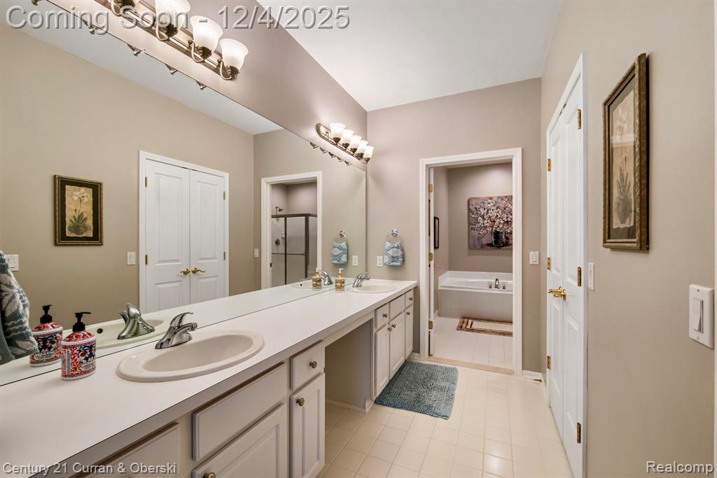 16925 Lochmoor Circle E, Northville, MI 48168 — Photo 30