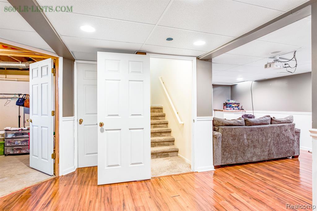 7068 Anna Drive, Belleville, MI 48111 — Photo 25