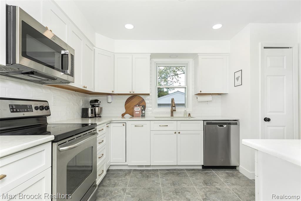 430 N Altadena Avenue, Royal Oak, MI 48067 — Photo 12