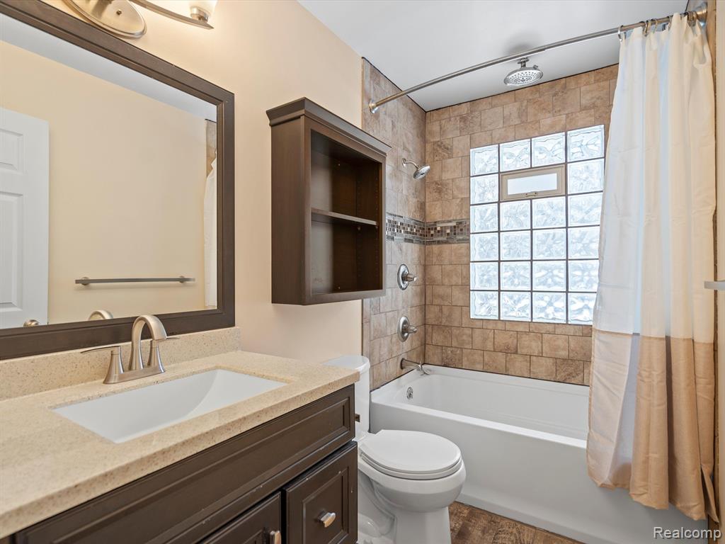 6652 DOYON Drive N, Waterford, MI 48327 — Photo 24