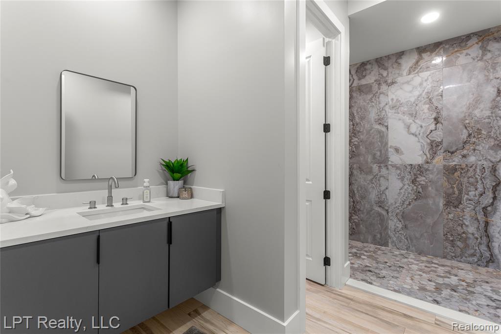 5029 Forest Valley Drive, Clarkston, MI 48348 — Photo 70