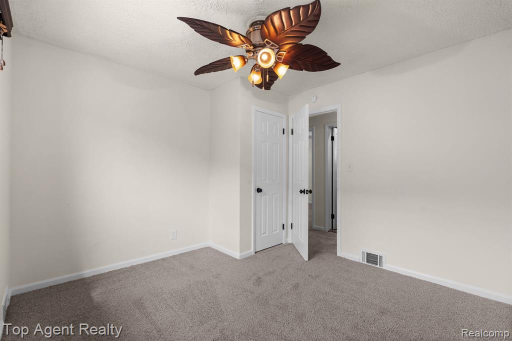 18027 Curtain Avenue, Eastpointe, MI 48021 — Photo 15