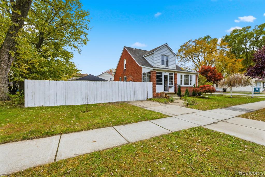 804 E Lincoln Avenue, Madison Heights, MI 48071 — Photo 2
