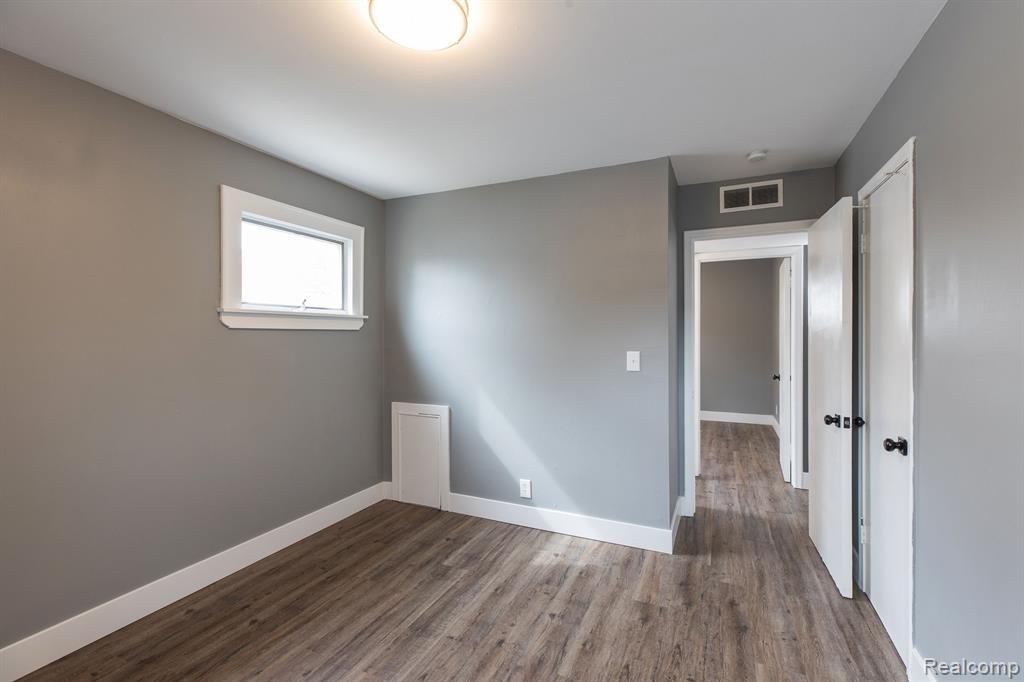 9046 LOUISE Street, Livonia, MI 48150 — Photo 14
