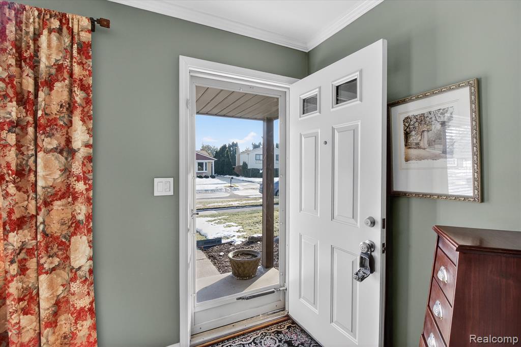 15715 Exeter Court, Fraser, MI 48026 — Photo 5