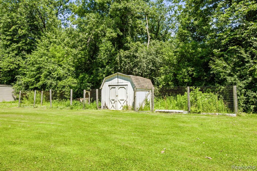 5275 Gratiot Avenue, St. Clair, MI 48079 — Photo 33