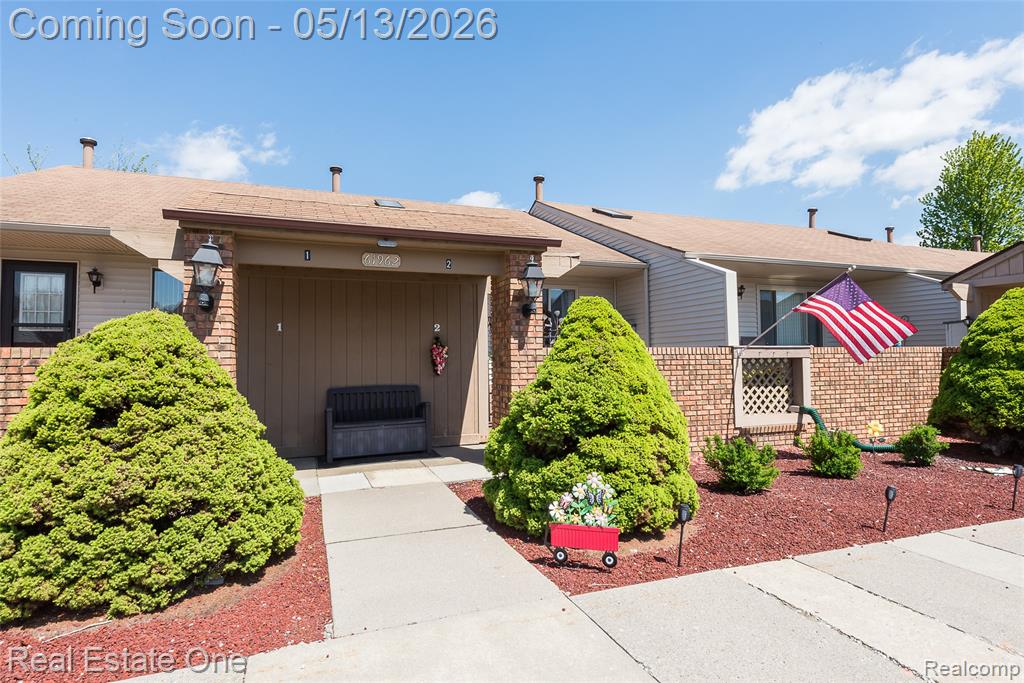 61962 YORKTOWN Drive, 2, South Lyon, MI 48178 — Photo 2