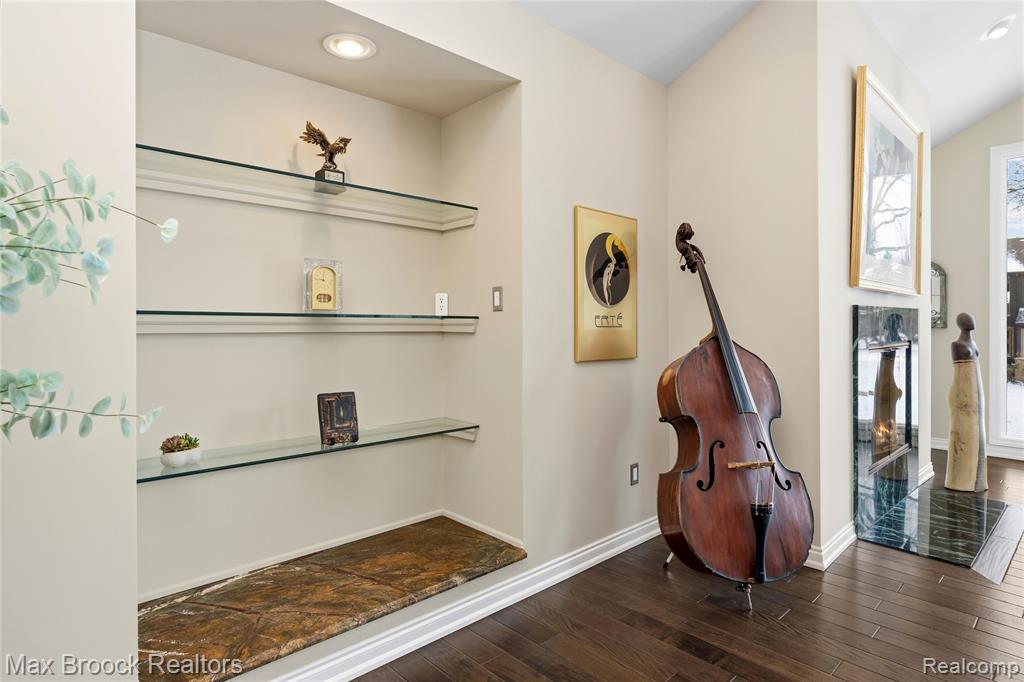 5867 BRAVO COURT, Orchard Lake Village, MI 48324 — Photo 8