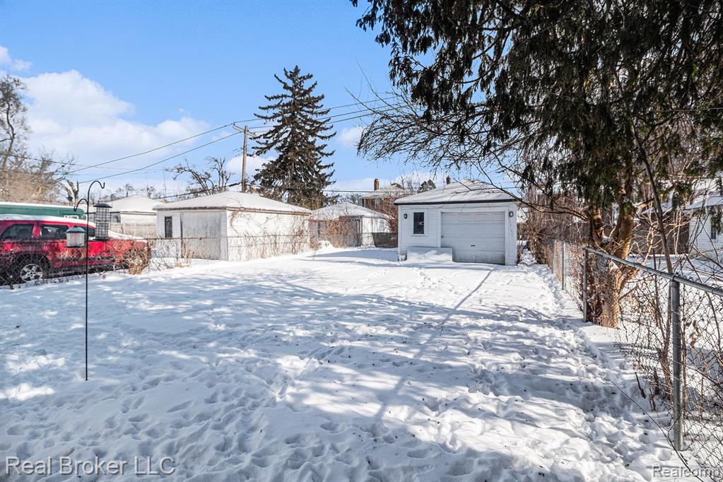 15390 Auburn Street, Detroit, MI 48223 — Photo 16