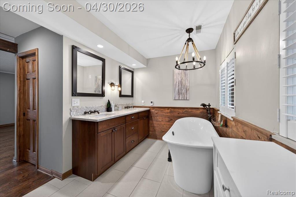 3945 N Vanstone Drive, Commerce Twp, MI 48382 — Photo 20