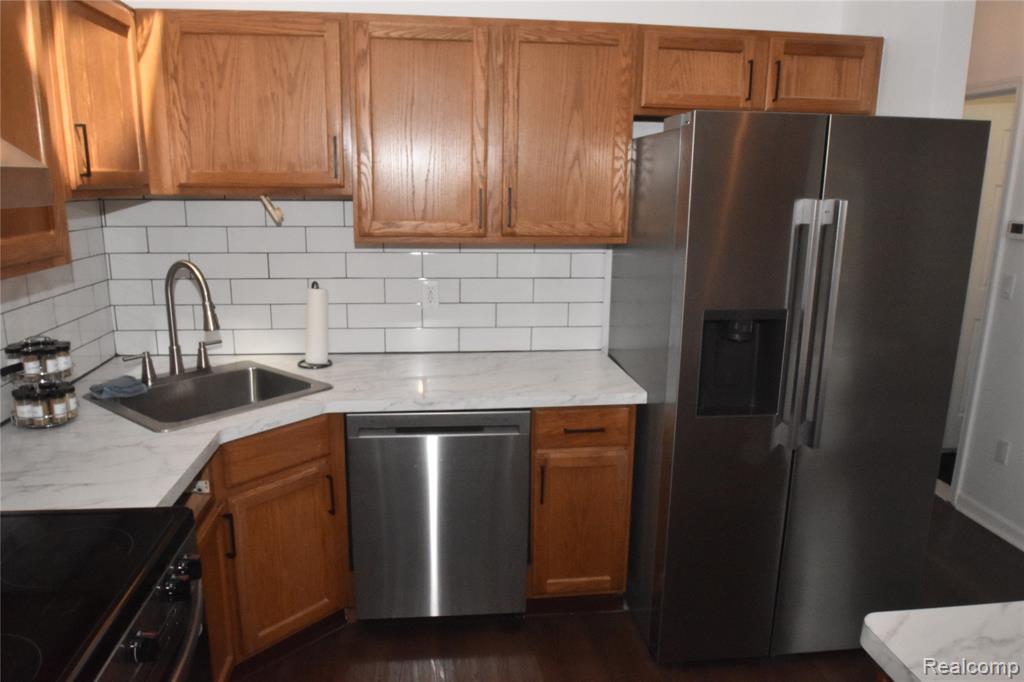 23436 Mahoney Court, 182, Trenton, MI 48183 — Photo 10