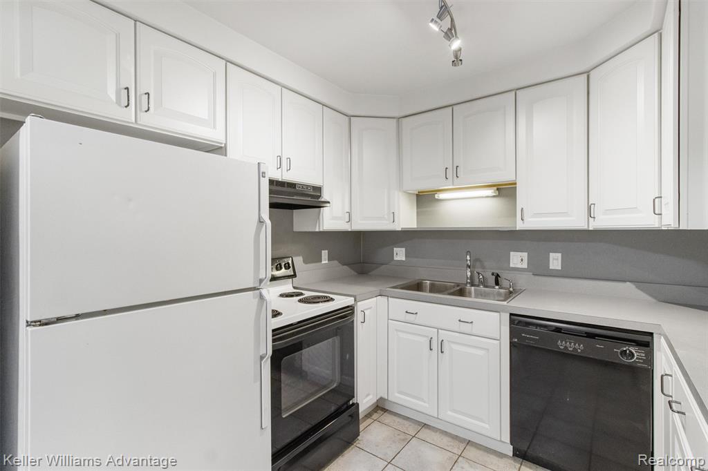 29464 Bobrich Street, 49, Livonia, MI 48152 — Photo 6