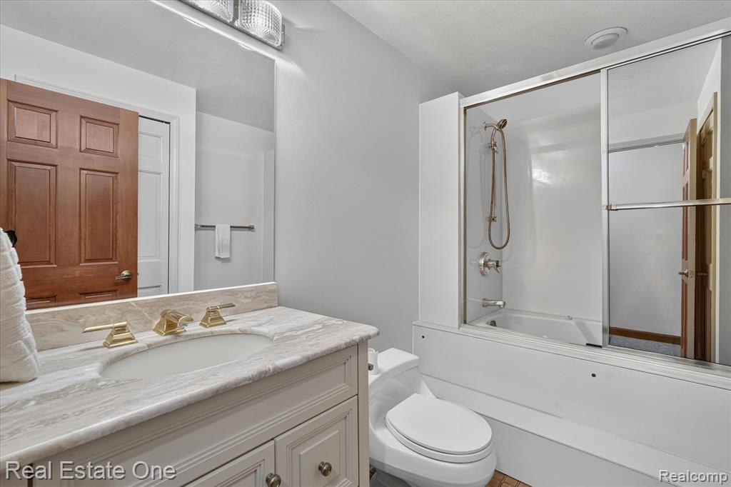 5161 Ledgewood Drive, Commerce Twp, MI 48382 — Photo 38