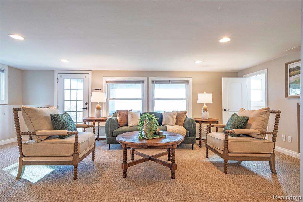 9568 MAIN Street, Whitmore Lake, MI 48189 — Photo 31