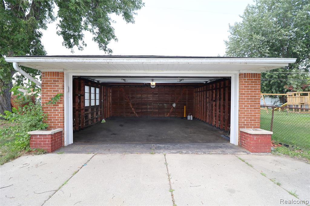 8555 Berwyn, Dearborn Heights, MI 48127 — Photo 8