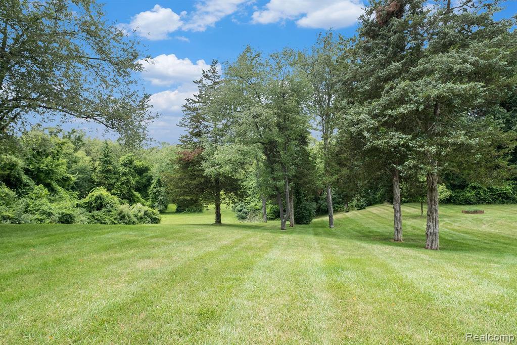 8266 Twilight Lane, Brighton, MI 48116 — Photo 33