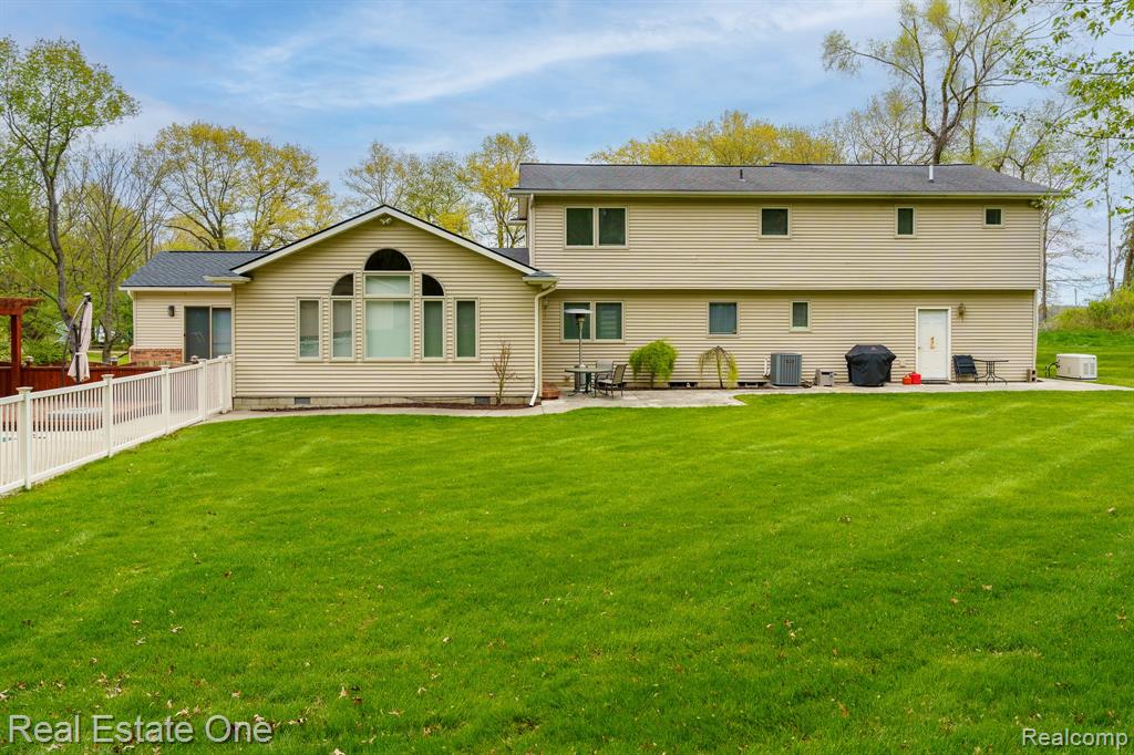 9243 Sherwood Drive, Davisburg, MI 48350 — Photo 48