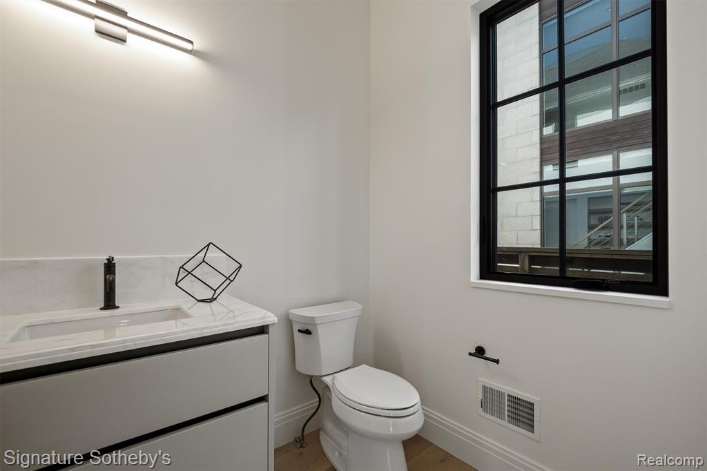 395 GREENWOOD Street, Birmingham, MI 48009 — Photo 37