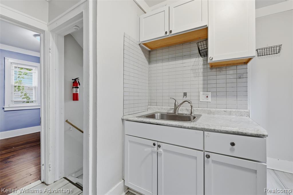 552 Bondie Street, Wyandotte, MI 48192 — Photo 9