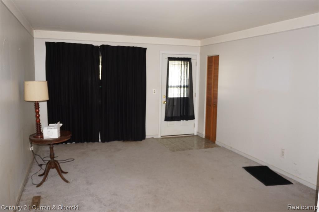 4452 EDGEWOOD Street, Dearborn Heights, MI 48125 — Photo 6