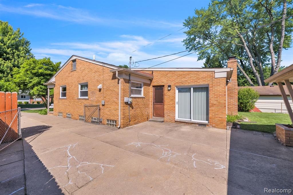 26637 Clairview Drive, Dearborn Heights, MI 48127 — Photo 45
