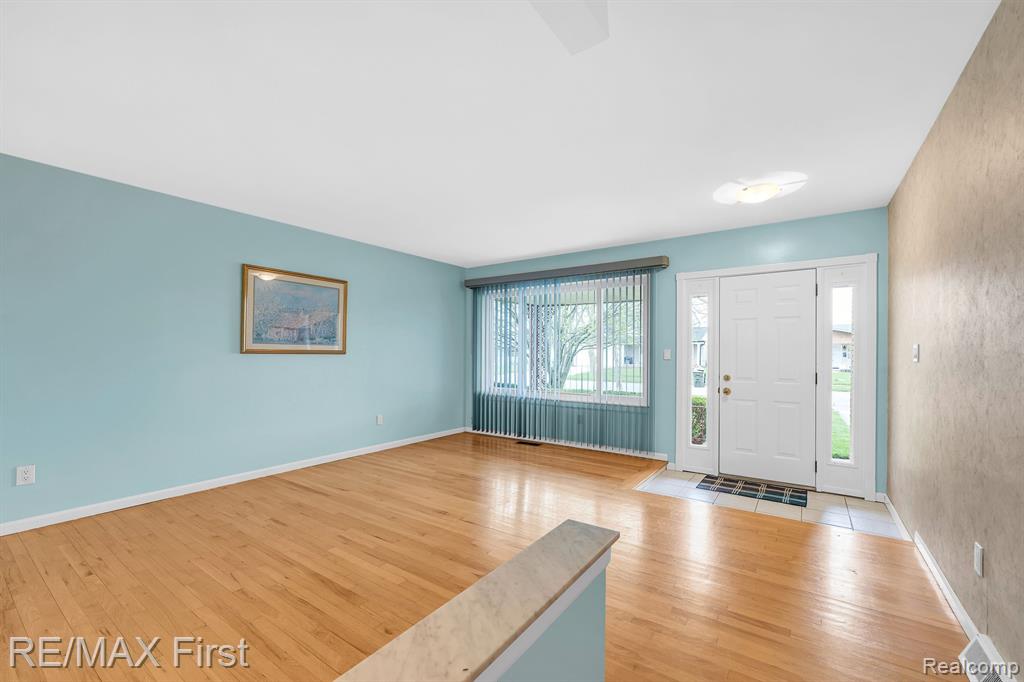 4191 ANGELINE Drive, Sterling Heights, MI 48310 — Photo 7