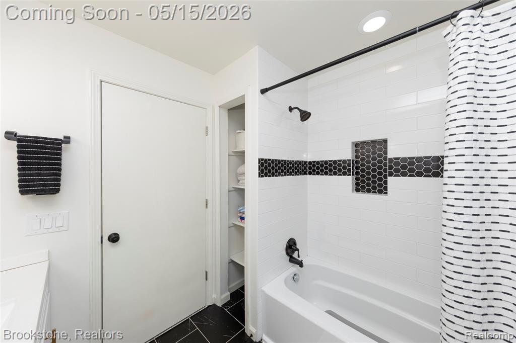 21340 BUNKER Drive, Macomb, MI 48042 — Photo 38