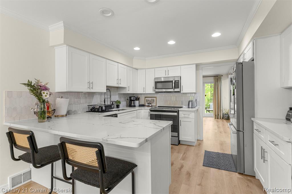 5 Timberlane Court, Dearborn, MI 48126 — Photo 11