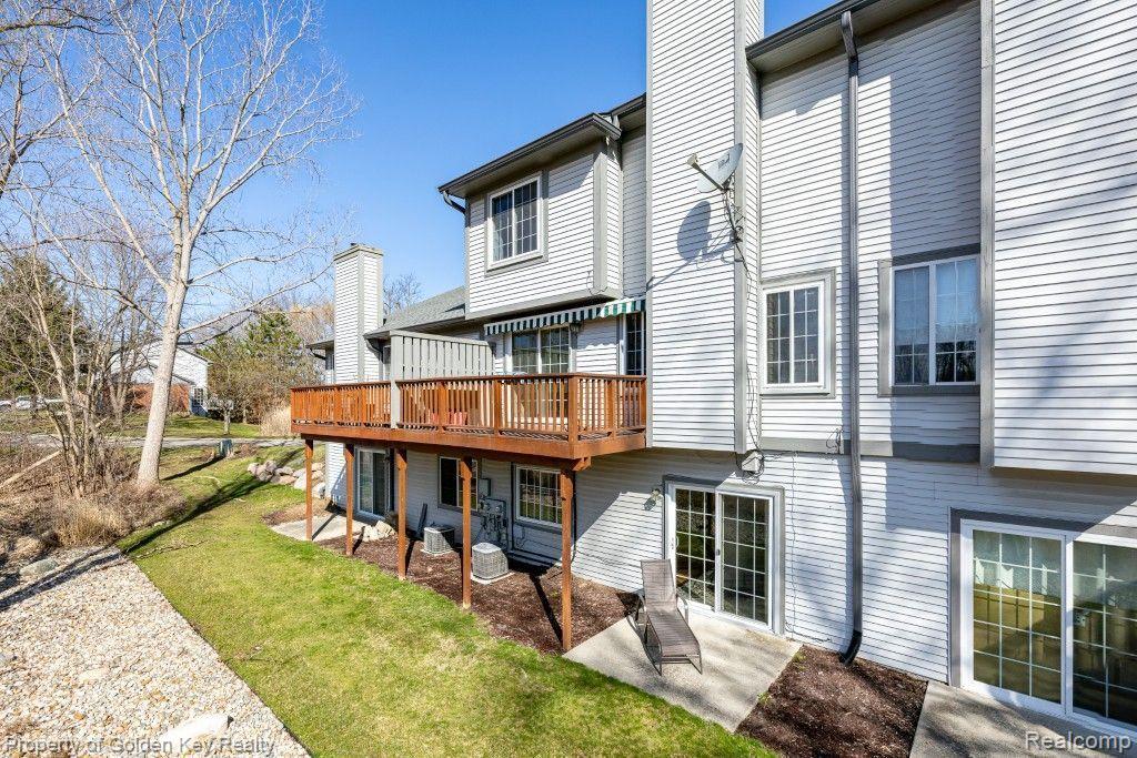 573 WINWOOD, Unit 34, Walled Lake, MI 48390 — Photo 25