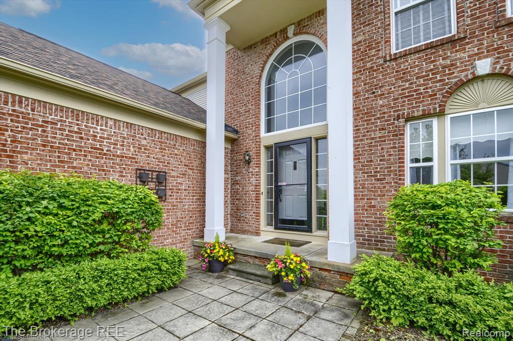 4449 Brighton Drive, Grand Blanc, MI 48439 — Photo 3