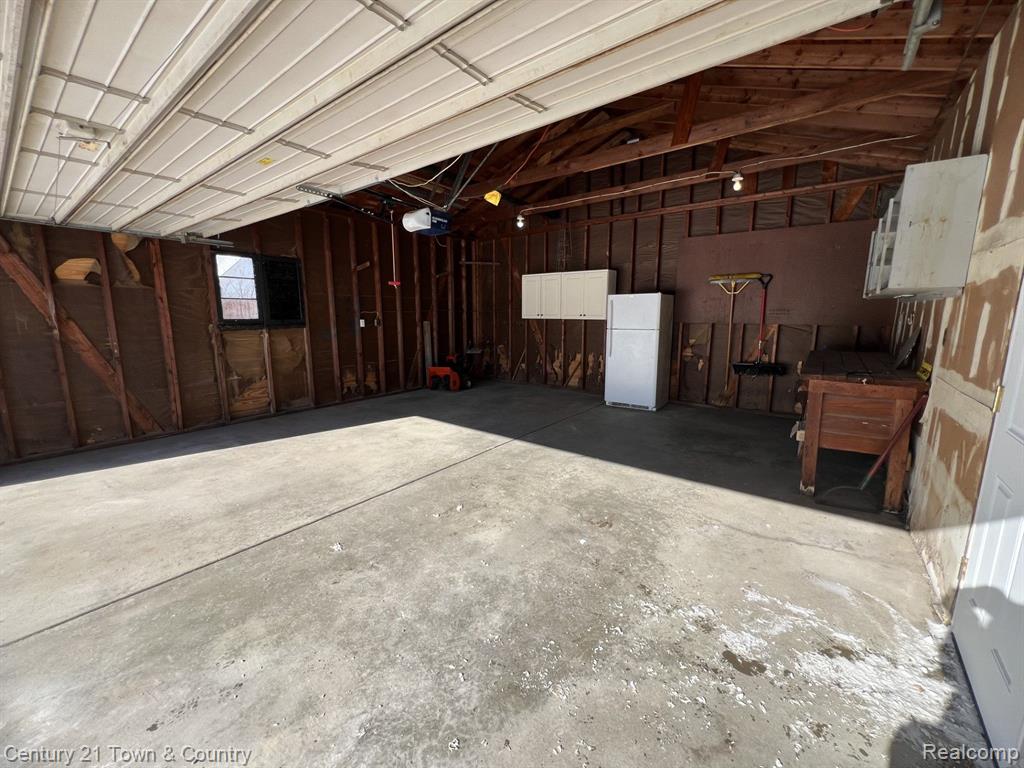 697 E ANNABELLE Avenue, Hazel Park, MI 48030 — Photo 30