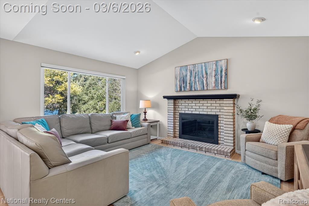 906 Meadowbrook Way, Milford, MI 48381 — Photo 16
