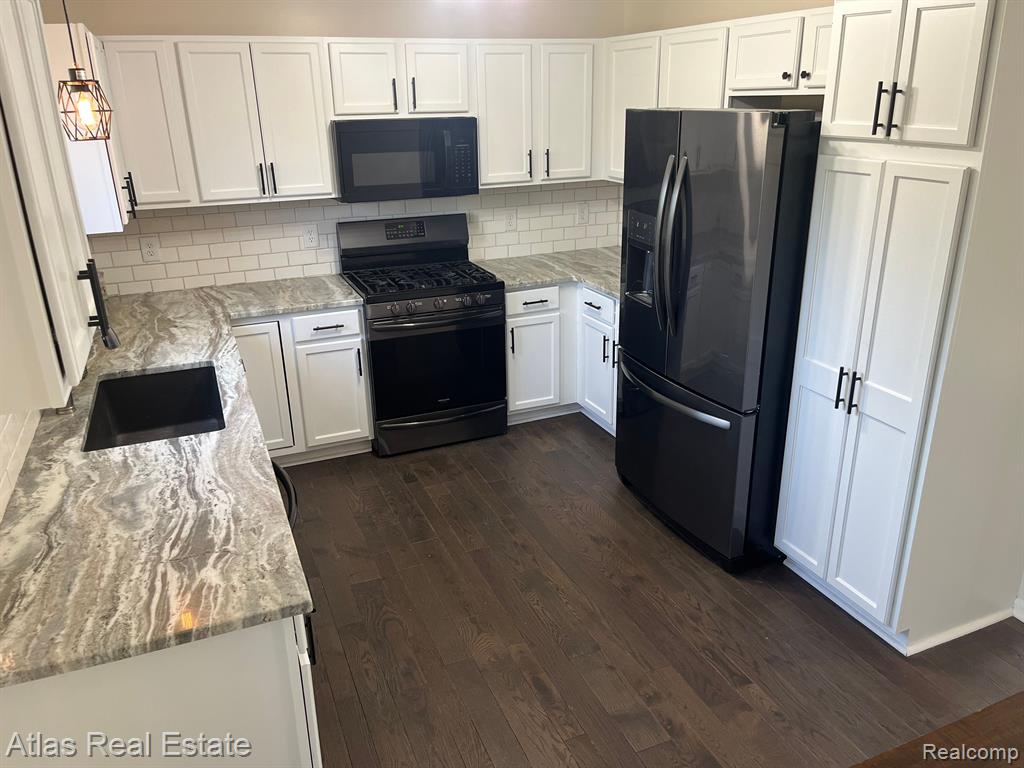 7479 CEDAR, Goodrich Vlg, MI — Photo 21