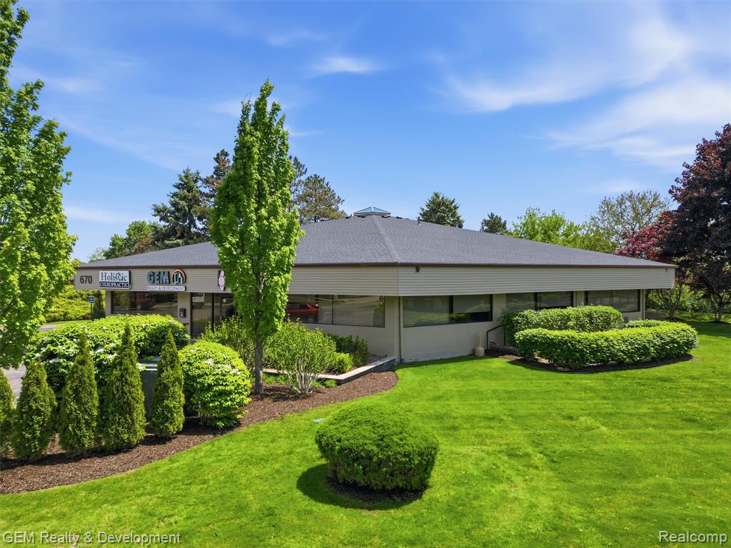 670 Griswold Street - Photo 3