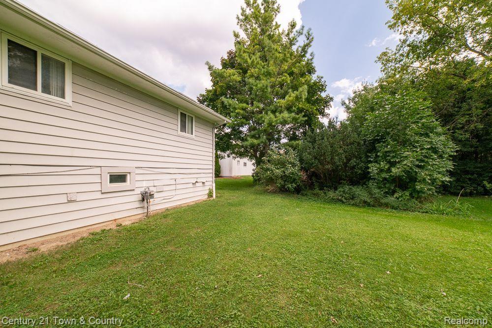 8119 FENTON Road, Grand Blanc, MI 48439 — Photo 29