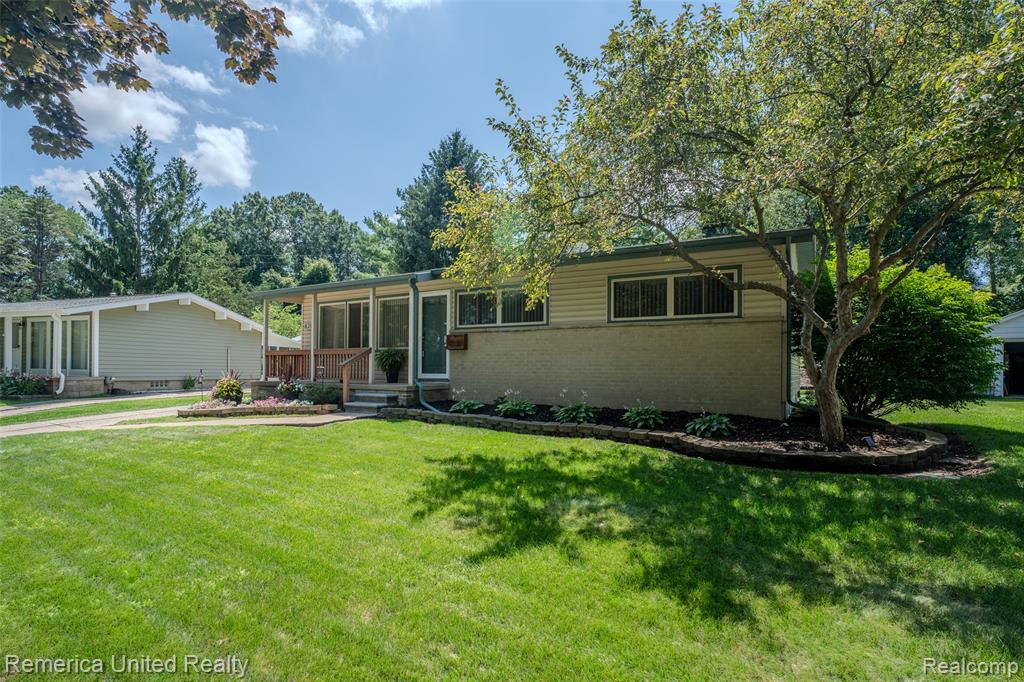 839 Sweetbriar, Milford, MI 48381 — Photo 2