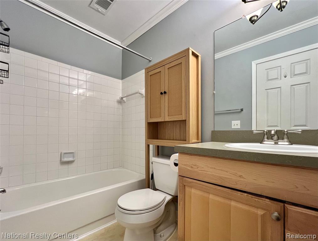 33911 Pondview Circle, Livonia, MI 48152 — Photo 19