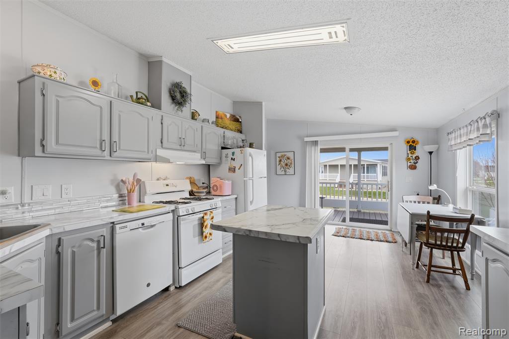 4425 Wynnwood Drive, Howell, MI 48843 — Photo 8